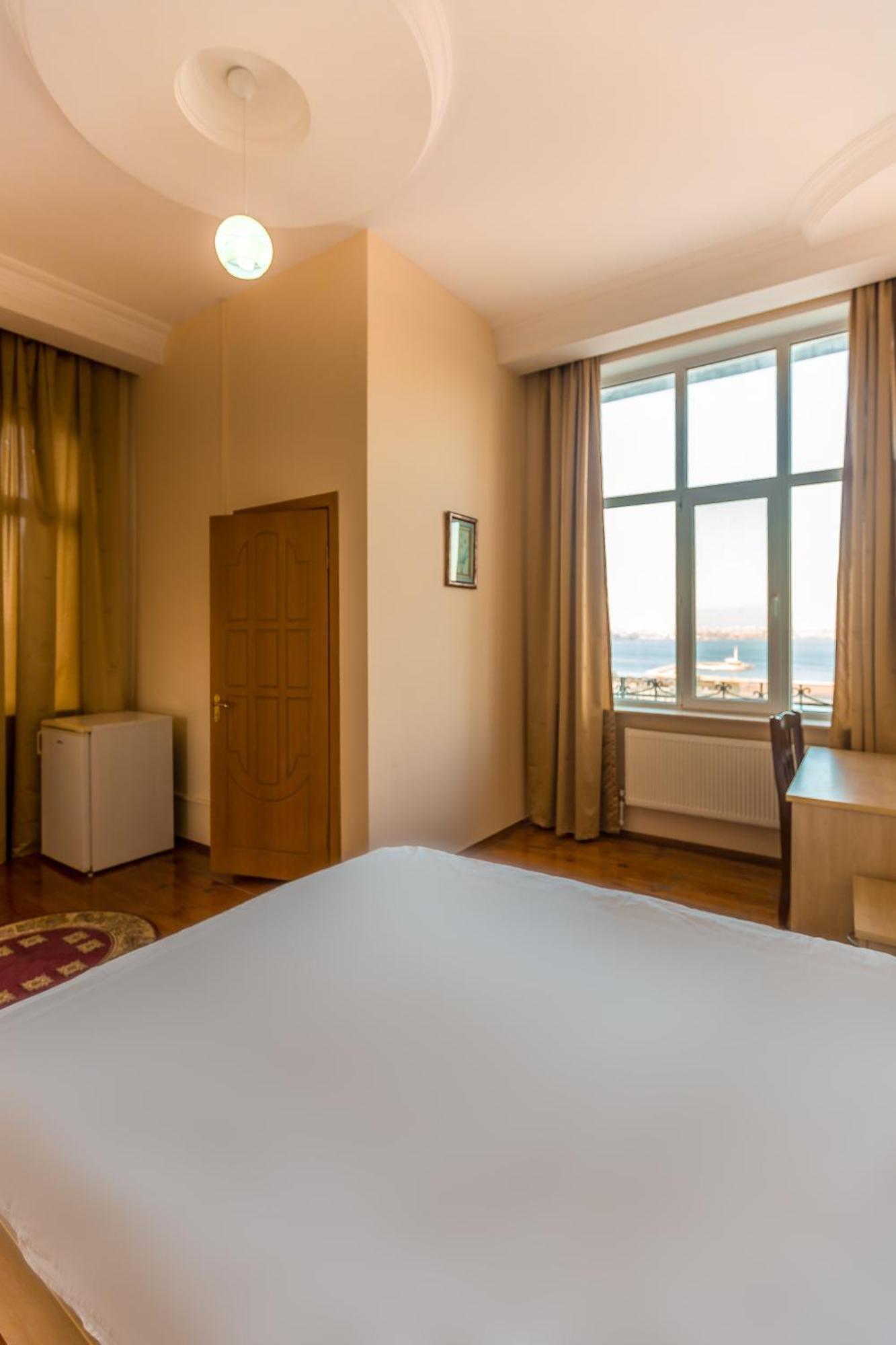 Red Roof Seaview Hotel Baku Bagian luar foto