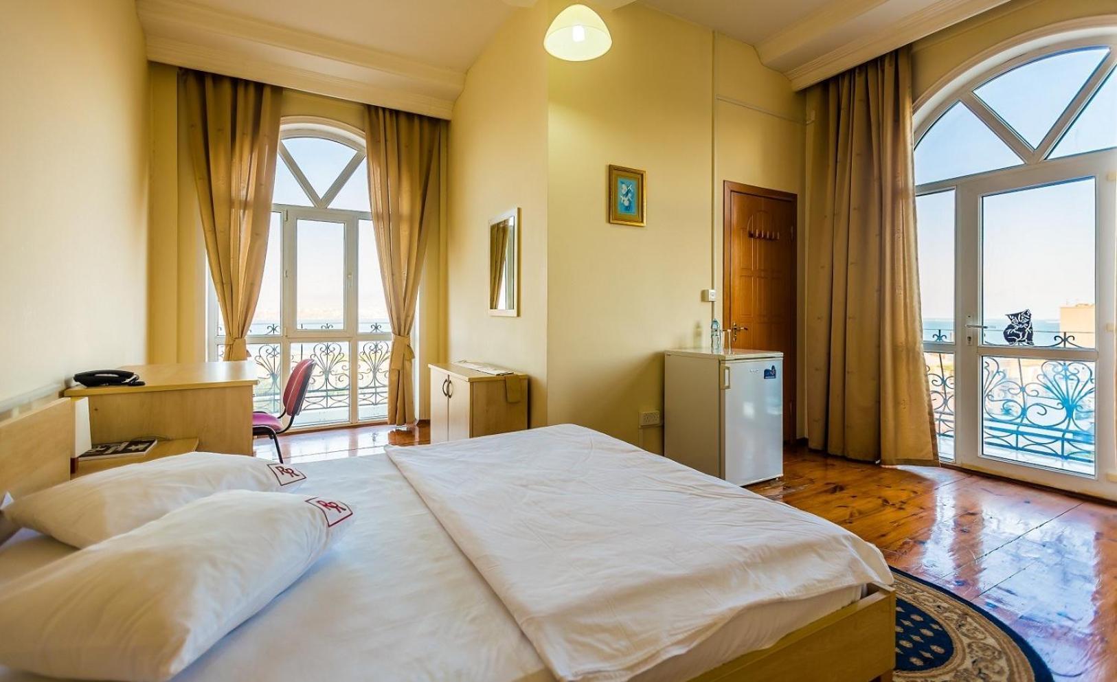 Red Roof Seaview Hotel Baku Bagian luar foto