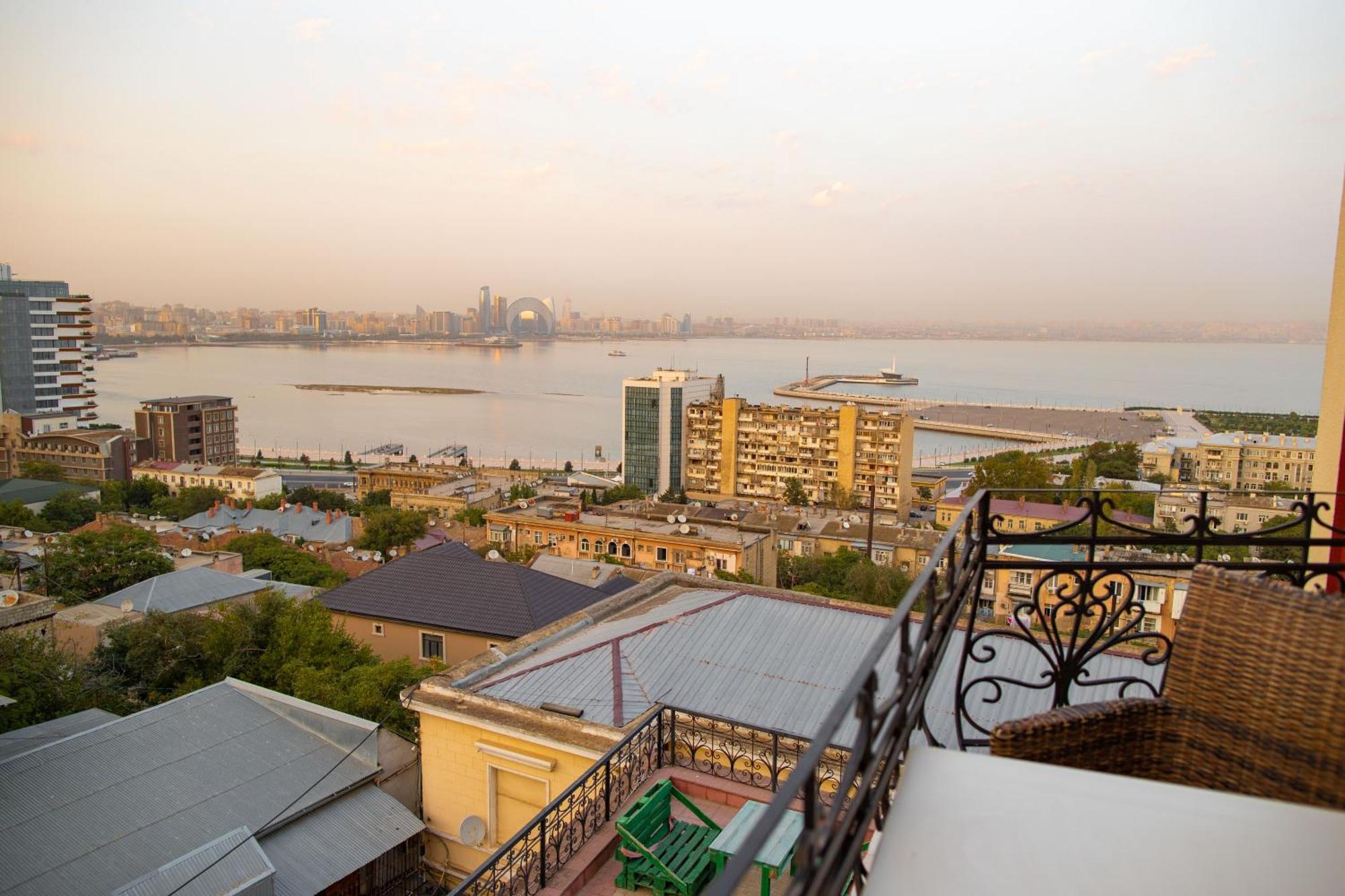 Red Roof Seaview Hotel Baku Bagian luar foto