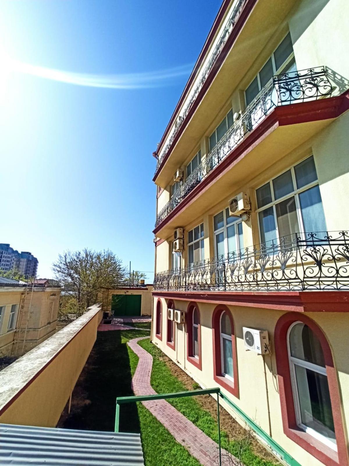 Red Roof Seaview Hotel Baku Bagian luar foto