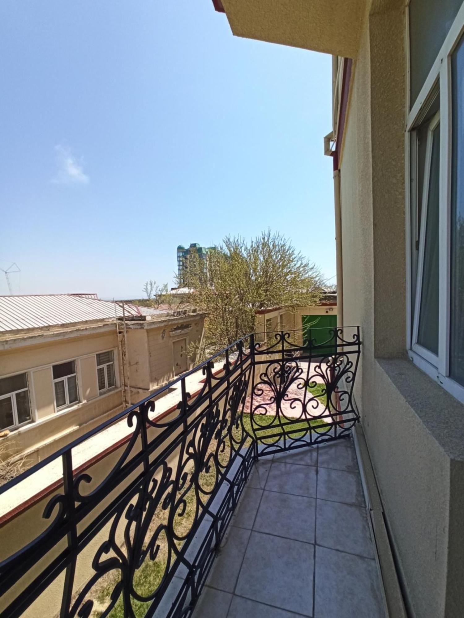 Red Roof Seaview Hotel Baku Bagian luar foto