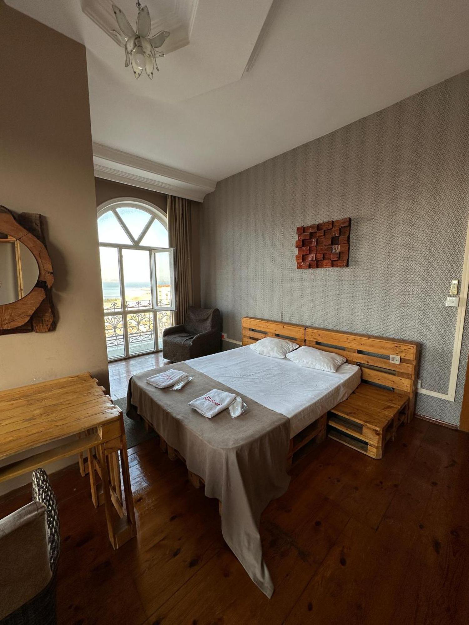 Red Roof Seaview Hotel Baku Bagian luar foto