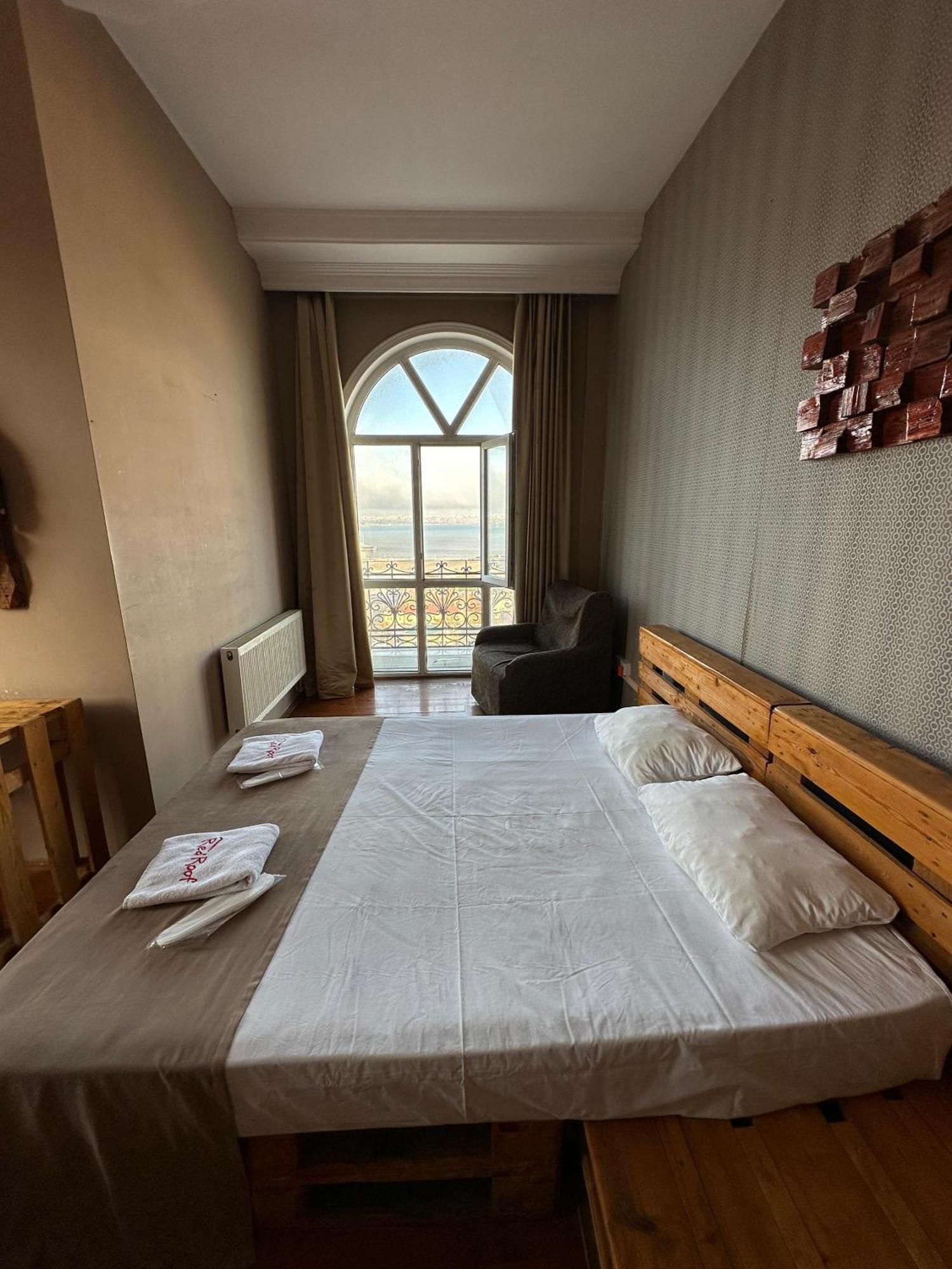 Red Roof Seaview Hotel Baku Bagian luar foto